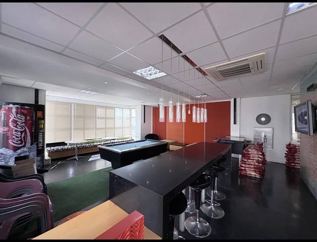 983M² OFFICE FOR SALE IN FOURWAYS